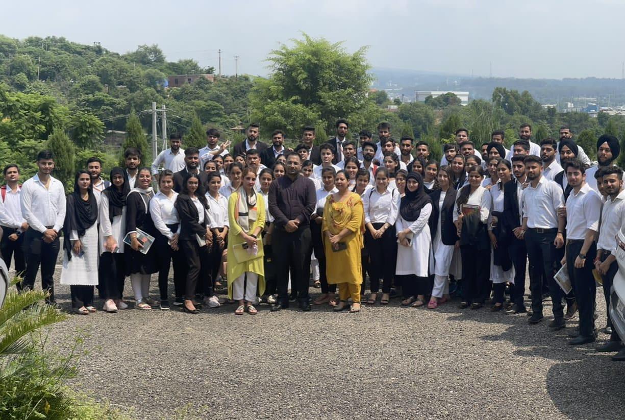Students of DLC 5 Years 6th Semester visited Distict Court Samba