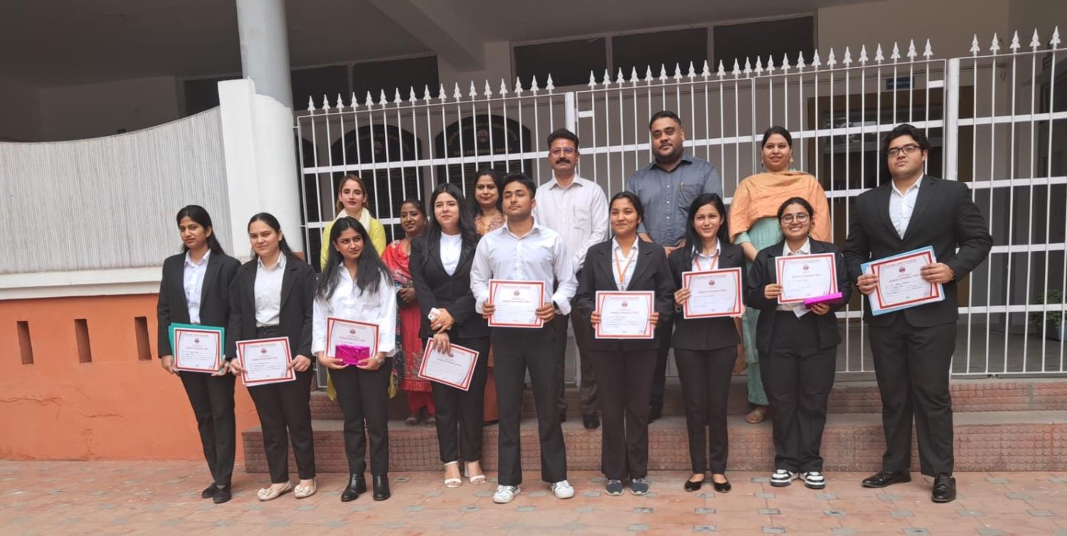 STUDENTS OF DOGRA LAW COLLEGE POUR OUT THEIR MINDS AT EXTEMPORE COMPETITION